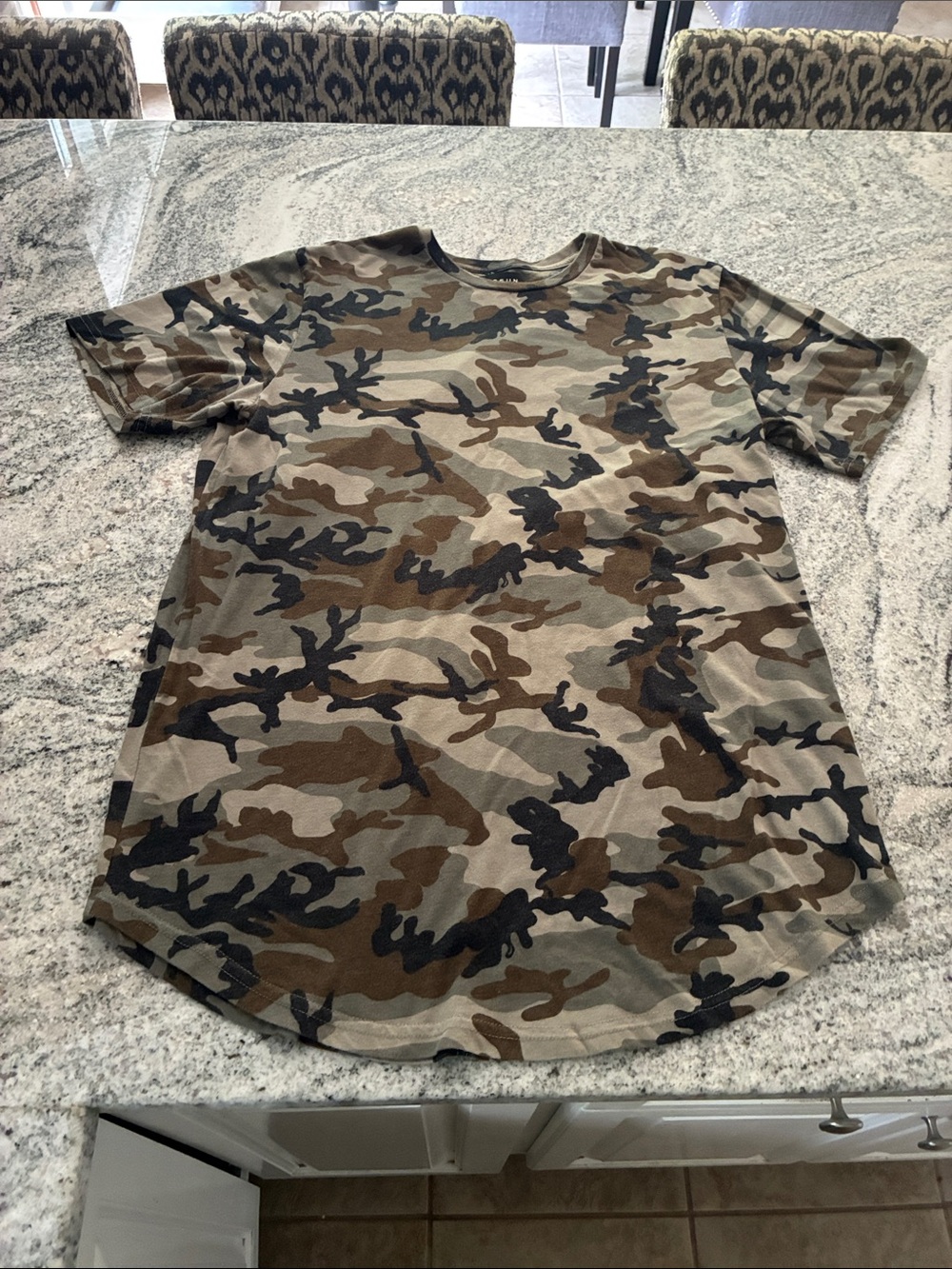 Men's Camo Short Sleeve Tee - L